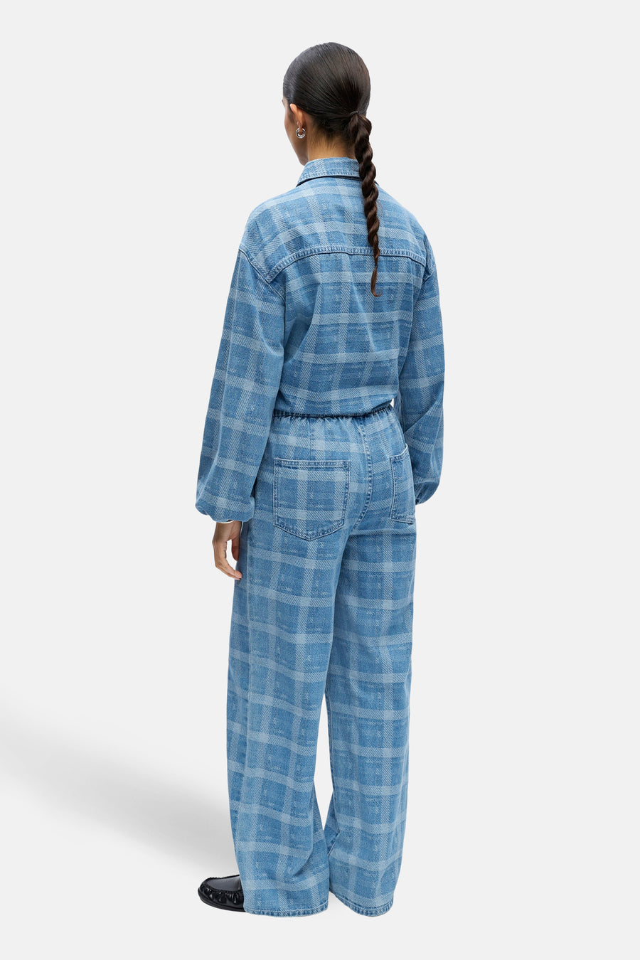 Jean large bleu d'OBJECT, avec un motif à carreaux et une taille élastique, vu de dos.