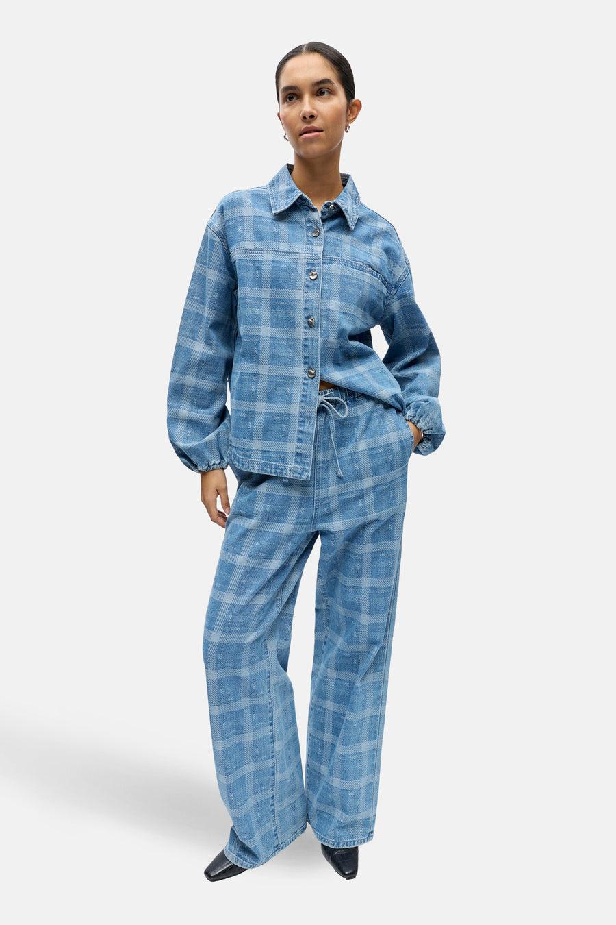 Jean large bleu d'OBJECT, avec un motif à carreaux et des jambes larges.