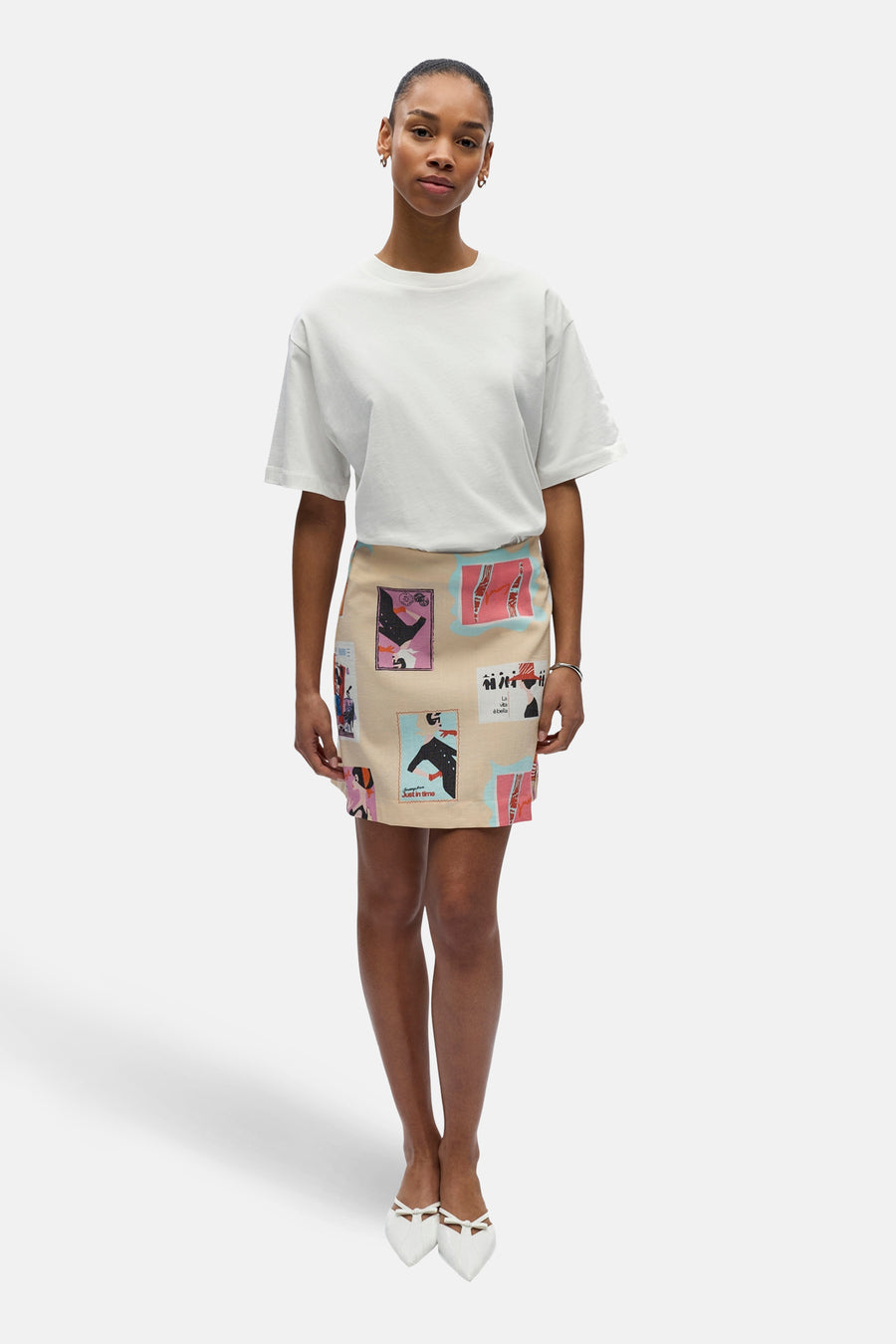Korte meerkleurige rok van OBJECT, met een collage van geïllustreerde stickers.