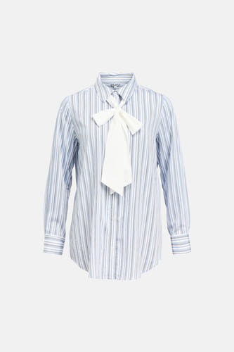 Chemise rayée bleue à manches longues de OBJECT, avec un nœud blanc autour du col.