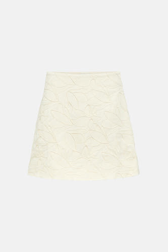 Jupe écru d'OBJECT, avec un motif de surpiqûres en forme de feuille et une coupe courte.