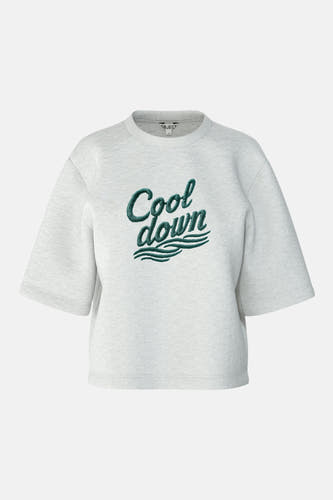 Pull gris à col rond de OBJECT, avec le texte "Cool Down" brodé en vert foncé.