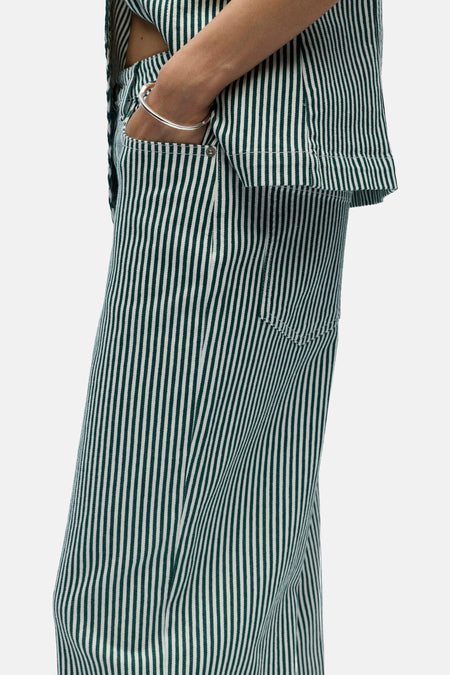 Pantalon de saison vert 5 poches de OBJECT, avec rayures verticales, poches et un bracelet argenté.