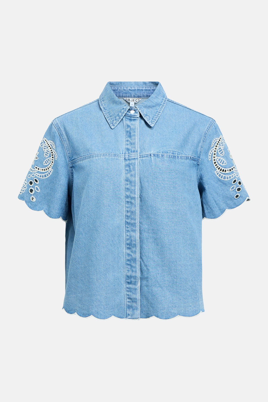 Chemise en jean bleu clair à manches courtes de OBJECT, avec broderie ajourée et ourlets festonnés.