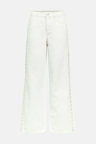 Jean blanc de couleur d'OBJECT avec jambes larges et détails de laçage décoratifs sur les côtés.