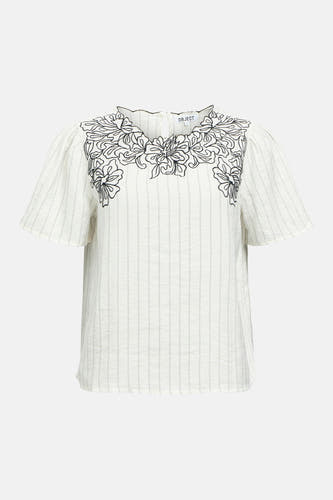 Chemisier blanc à manches courtes de OBJECT, orné de broderies florales noires, d'un décolleté festonné et de subtiles rayures verticales.