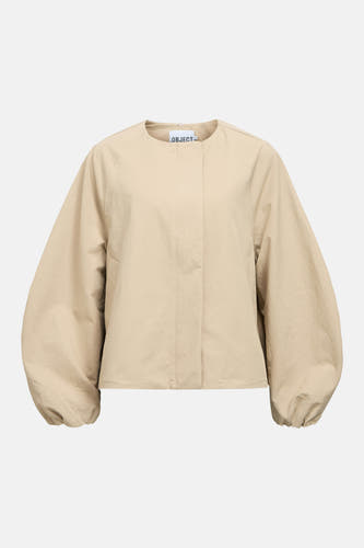 Manteau court beige d'OBJECT, avec des manches amples et un col minimaliste.