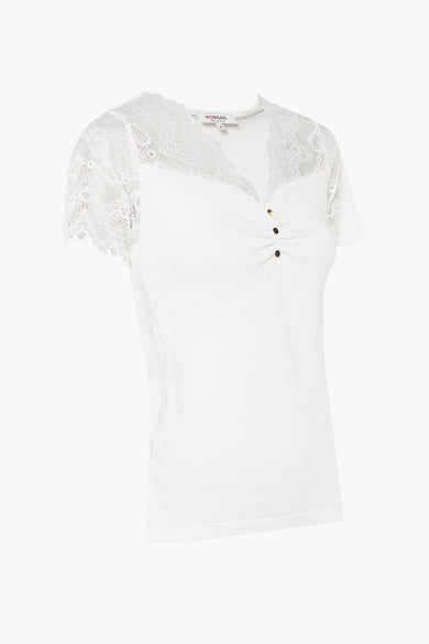 T-shirt blanc à manches courtes avec dentelle sur les épaules et col en V, de Morgan De Toi, avec des boutons sur le devant
