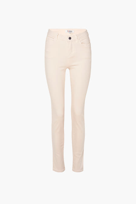 Pantalon de couleur écru de Morgan De Toi, vu de derrière, avec des poches arrière et des passants de ceinture.