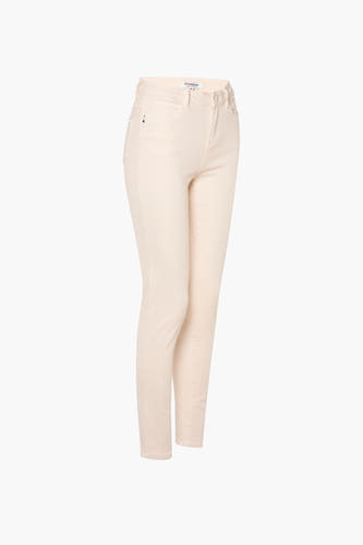 Pantalon femme de couleur écru de Morgan De Toi, lisse et avec une coupe ajustée.