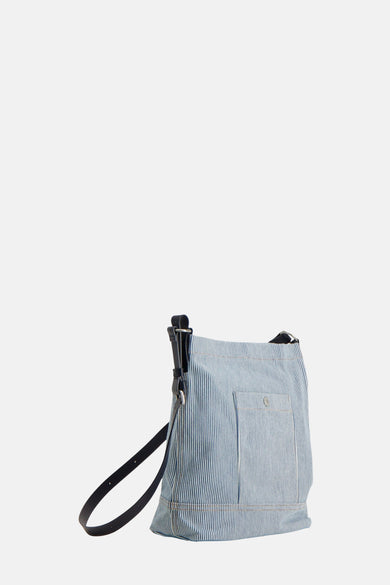 Sac à main rayé bleu de Levi's® Accessories, avec un sac externe et une bande noire.