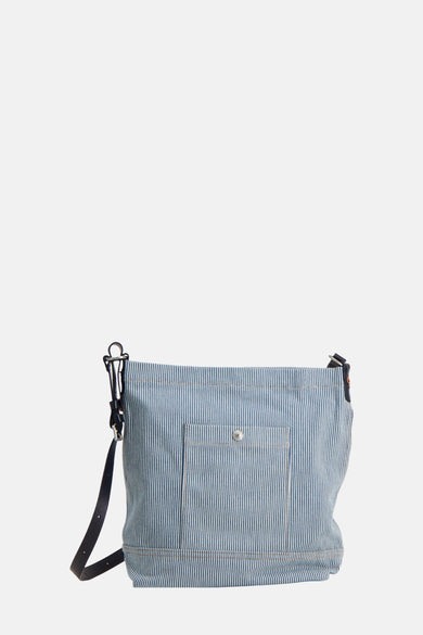 Sac à main rayé bleu de Levi's® Accessories, avec un compartiment et une bandoulière noire.