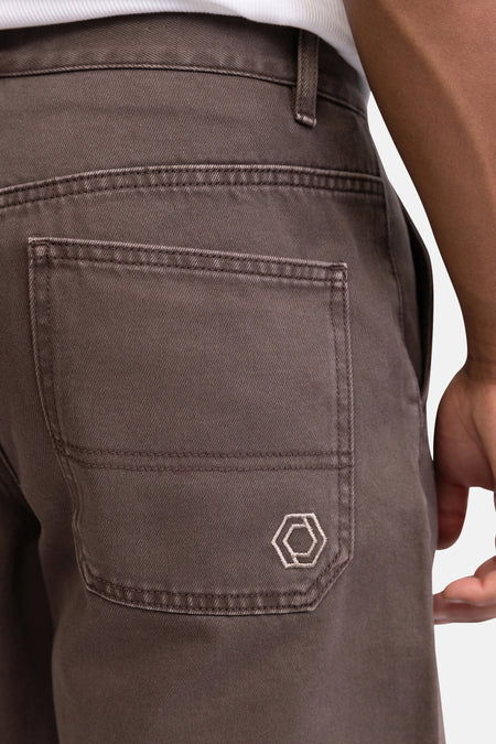 Bruine jeansshort met witte hexagon borduurwerk op achterzak, van REDEFINED REBEL, close-up van achterzijde