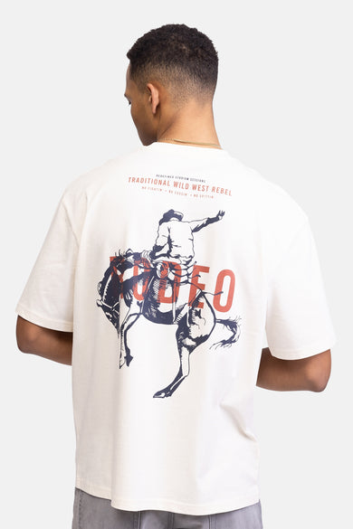 T-shirt écru à manches courtes de REDEFINED REBEL, avec une impression de rodéo sur le dos.