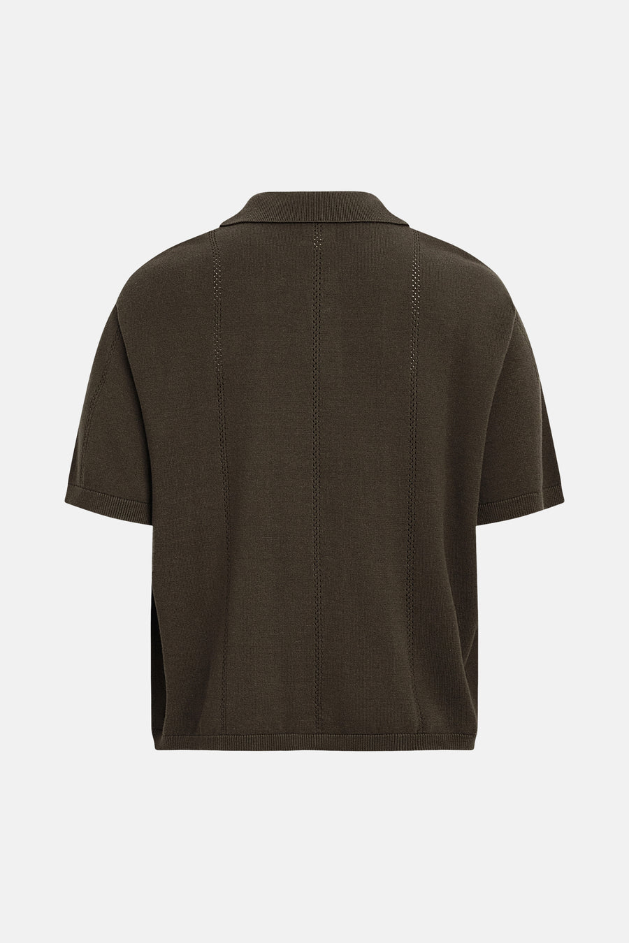Chemise tricotée vert foncé de REDEFINED REBEL avec manches courtes, col polo et lignes perforées verticales au dos.