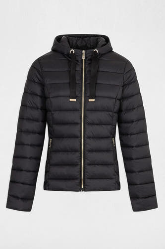 Manteau court noir de Morgan De Toi, avec capuche et détails dorés.