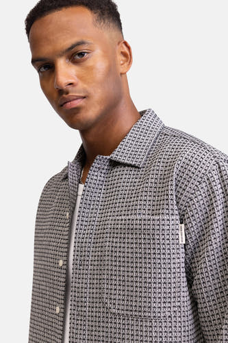 Chemise grise à longues manches de REDEFINED REBEL, avec un fin motif géométrique et une poche po.