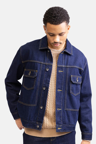 Veste en jeans bleu marine de REDEFINED REBEL, avec des surpiqures jaunes contrastantes et des poches à boutons.