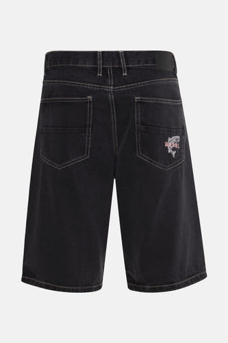 Jean short de couleur gris foncé de REDEFINED REBEL, avec des poches arrière et une image de logo.