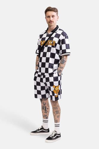 Short blanc de CULT, avec un motif de damier noir et blanc et une caricature de Garfield.