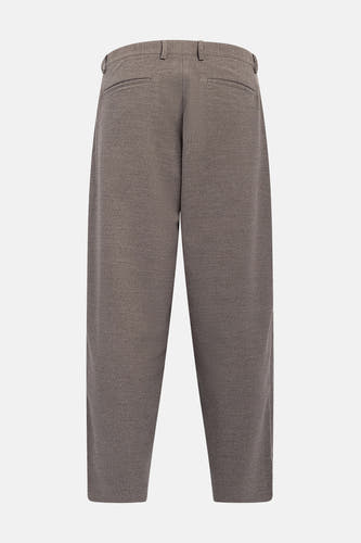 Pantalon brun de REDEFINED REBEL, vu de de l'arrière, avec des poches et un motif uni.