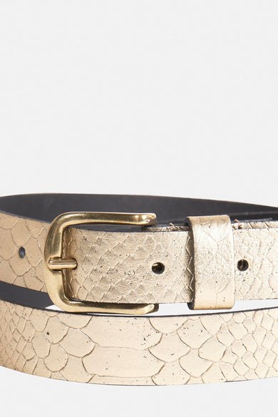 Ceinture d'or de Legend avec un imprimé reptilien et une boucle d'or.
