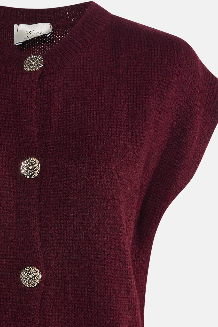 Cardigan Bordeaux de Terra di Siena avec des boutons décoratifs et une texture fine tricotée.