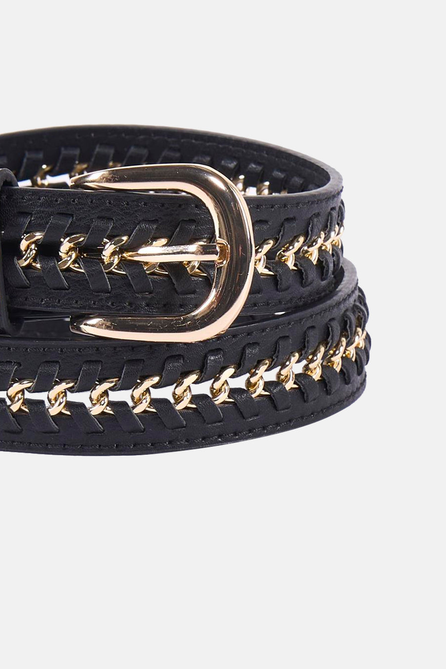 Ceinture noire de Morgan De Toi avec détail de chaîne en or, boucle métallique et accents tissés.