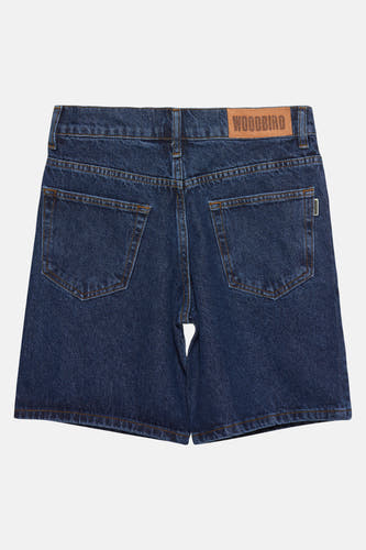 Jean court bleu marine de WOODBIRD, avec des poches arrière et une étiquette en cuir sur la ceinture.