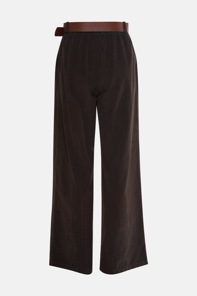 Pantalon brun de Terra di Siena, avec une ceinture brune et des jambes larges, dos.