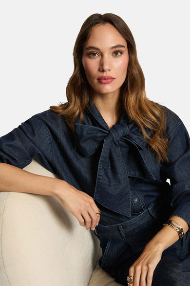 Chemise en denim bleu marine à longues manches de Morgan De Toi, avec détail de cordon et accessoires dorés.
