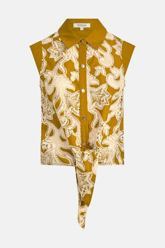 T-shirt sans manches jaune de Morgan De Toi avec des détails imprimés de fleurs et une fermeture à bouton devant.