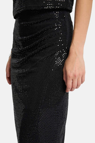 Robe noire de Morgan de Toi, avec paillettes et un détail drapé.