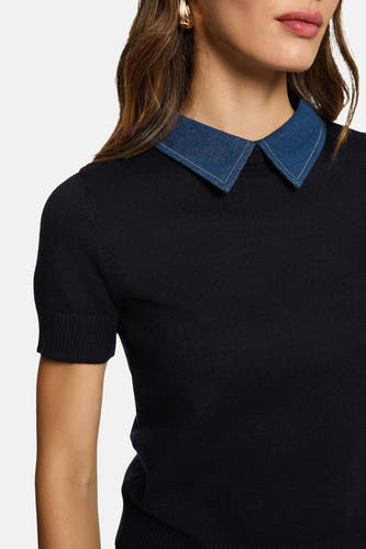 T-shirt bleu avec col rond de Morgan De Toi, avec un col en denim.