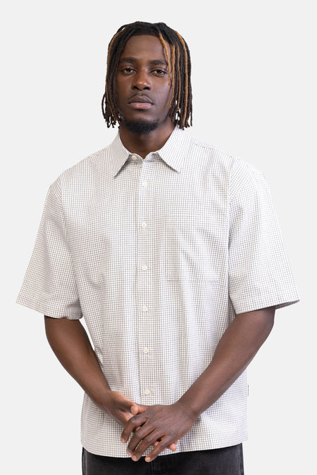 Chemise blanche à manches courtes et à motif à carreaux multicolore de REDEFINED REBEL, vue de dos.