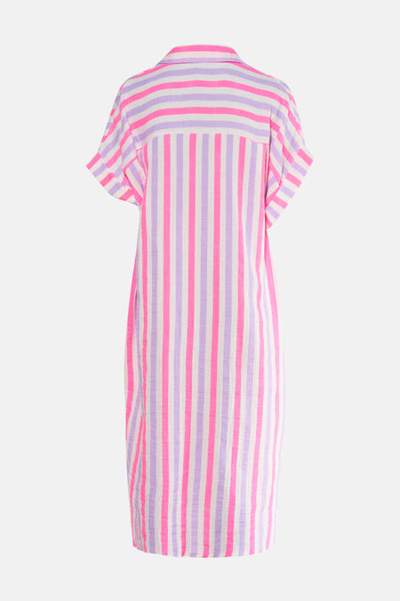 Jupe multicolore avec des manches courtes de Terra di Siena, avec des rayures verticales roses et lilas et un col.