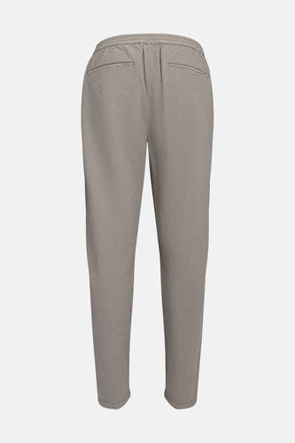 Pantalon taupe de REDEFINED REBEL, vue arrière, avec taille élastique et deux poches passepoilées.