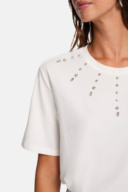 Wit T-shirt met strass steentjes.