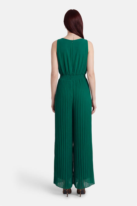 Combinaison verte Morgan De Toi, avec plis et jambes larges, vue de dos.