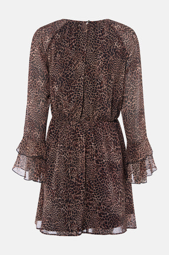 Damesjurk met luipaardprint en lange mouwen.