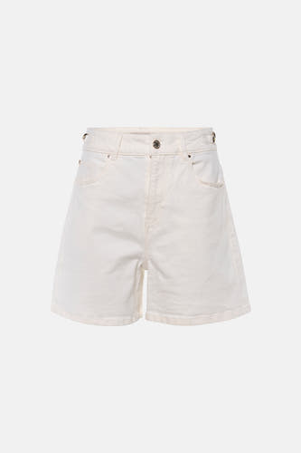 Short en jean blanc taille haute de Morgan De Toi avec fermeture à boutons et détails métalliques sur le côté.