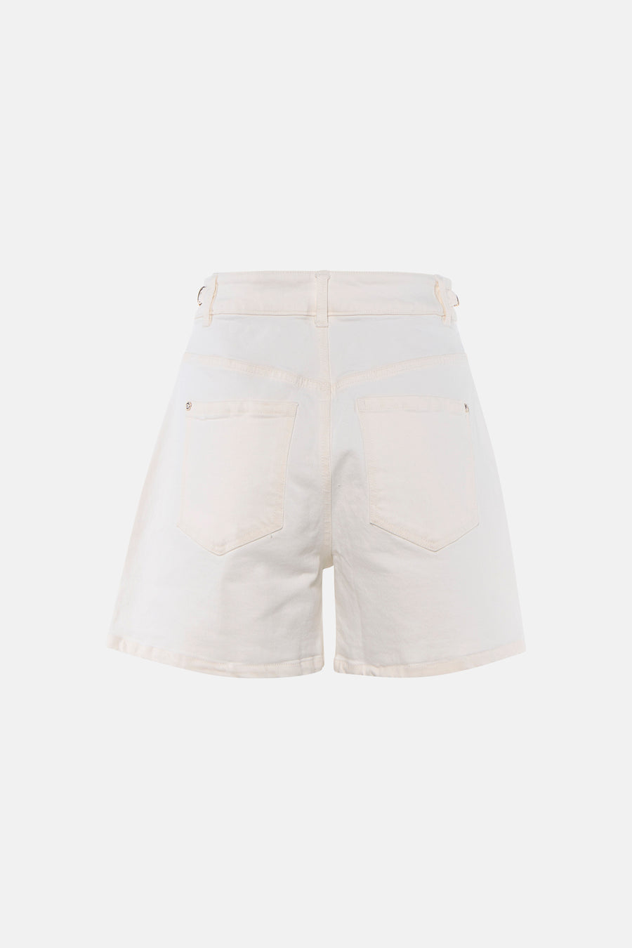 Short en jean blanc de Morgan De Toi, dos avec poches et passants de ceinture.