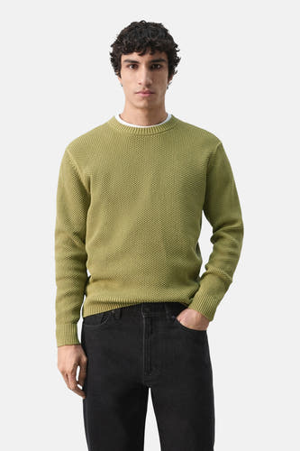 Pull vert avec col rond de MANGO, dos, avec un tricot texturé et un ourlet côtelé.