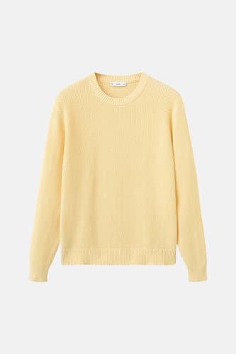 Pull jaune à col rond de MANGO, avec une texture tricotée et des bords côtelés.