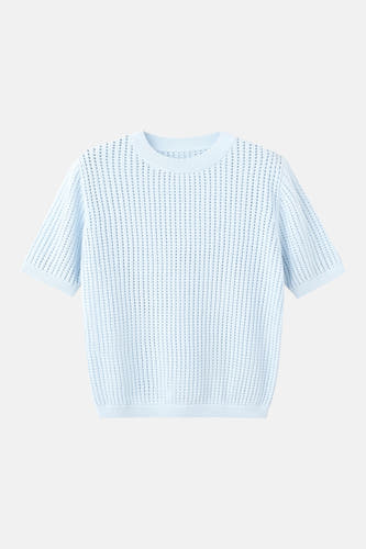 Pull bleu à col rond de MANGO, avec une texture en maille ajourée et des manches courtes.