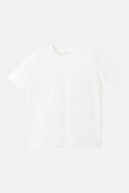 T-shirt blanc de MANGO avec un imprimé floral discret.