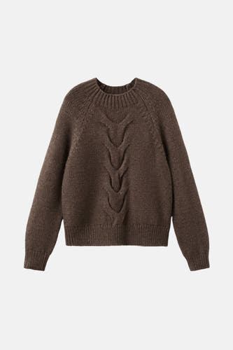 Pull marron avec col rond de MANGO, avec un motif côtelé sur l'avant.