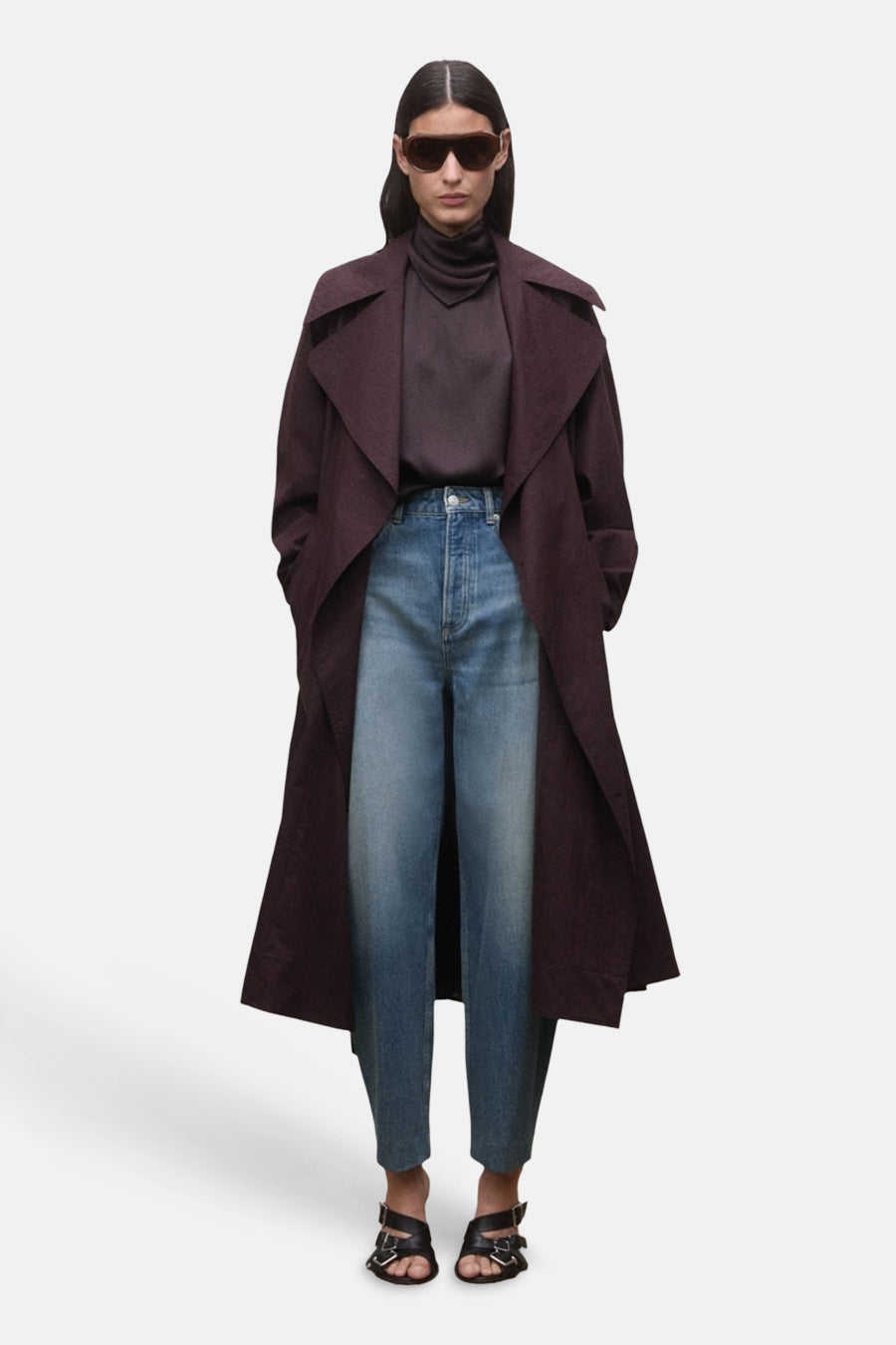 Jean en denim bleu coupe spéciale de MANGO, taille haute et jambes droites.