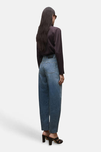 Jeans special fit mid blue denim van MANGO, met een hoge taille en een losse pasvorm.