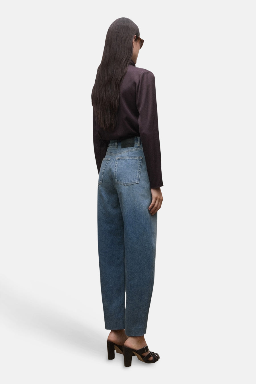 Jeans special fit mid blue denim van MANGO, met een hoge taille en een losse pasvorm.